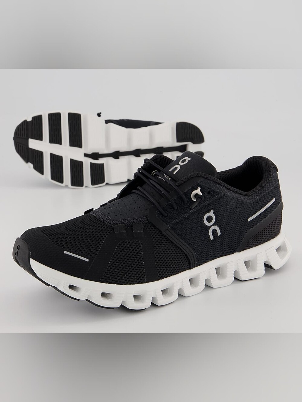 On Cloud 5 Black Swiss Engineering Lightweight Running Shoes Women's Sz 7.5